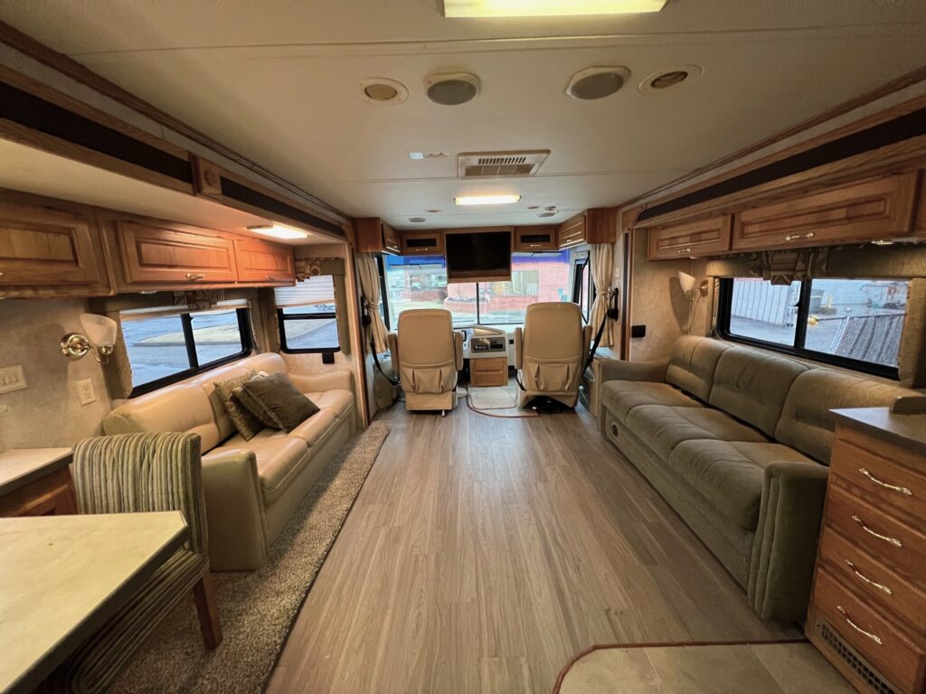 2004 Monaco Knight 38PDQ - Recreation RV Sales