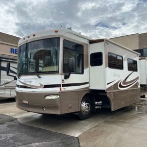 2006 Winnebago Journey 36G pusher with 2 Slides