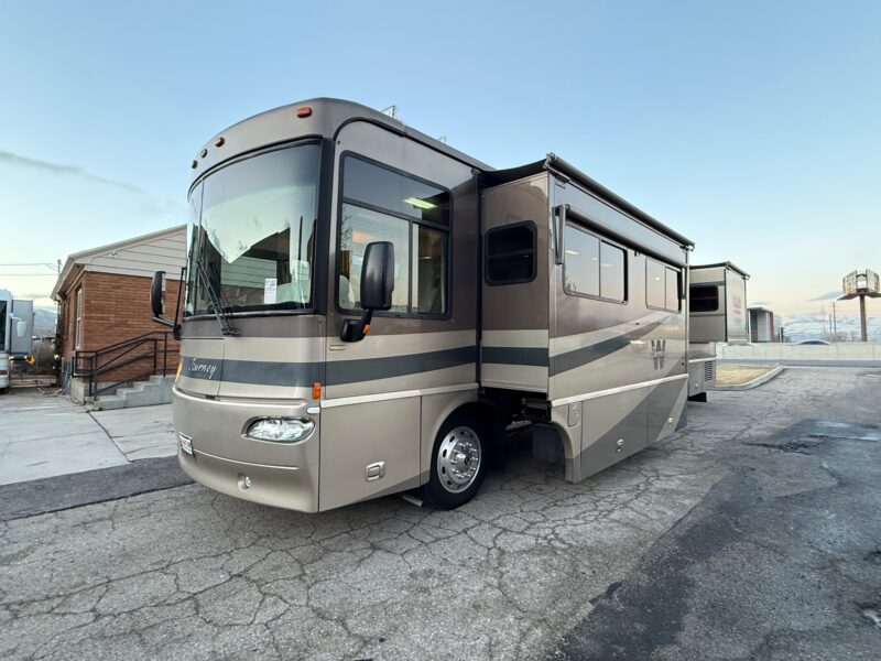 2005 Winnebago Journey 39K Pusher with 3 Slides - Image 2