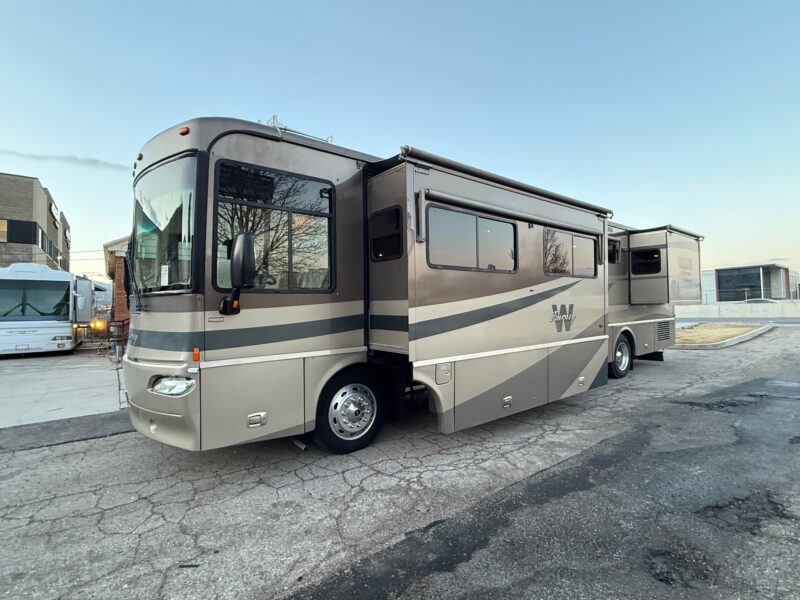 2005 Winnebago Journey 39K Pusher with 3 Slides