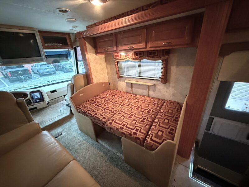 2007 Damon Daybreak 3135 motorhome with 3 Slides - Image 15