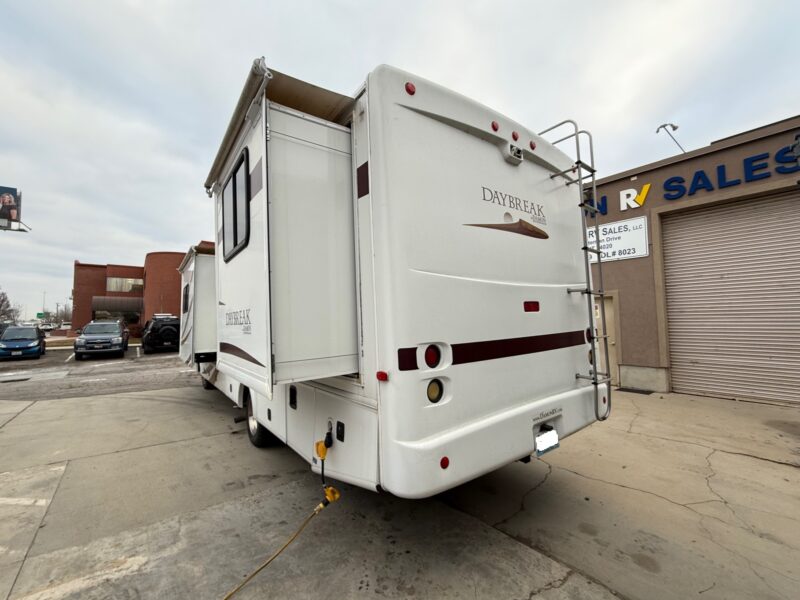 2007 Damon Daybreak 3135 motorhome with 3 Slides - Image 10