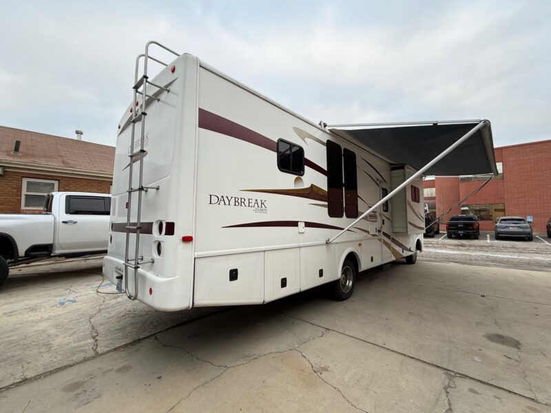 2007 Damon Daybreak 3135 motorhome with 3 Slides - Image 5