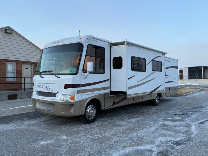 2008 Damon Daybreak 3578 Low miles & 2 Slides