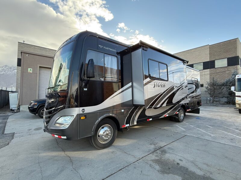 2013 Fleetwood Storm 32BH Bunks & 2 Slides - Image 2