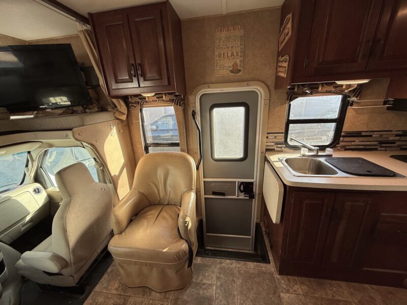 2015 Forest River Sunseeker 2650S with Slide - Image 18