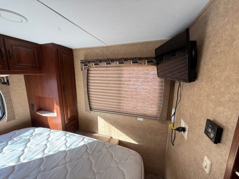 2015 Forest River Sunseeker 2650S with Slide - Image 39