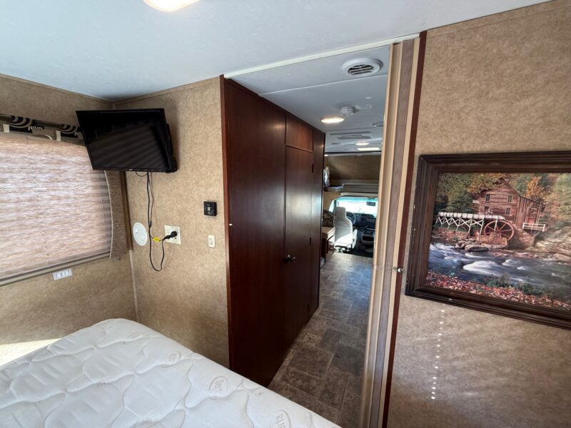 2015 Forest River Sunseeker 2650S with Slide - Image 41