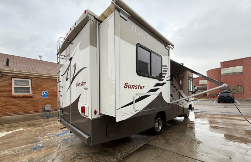 2010 Itasca Sunstar 26P With 2 Slides - Image 10