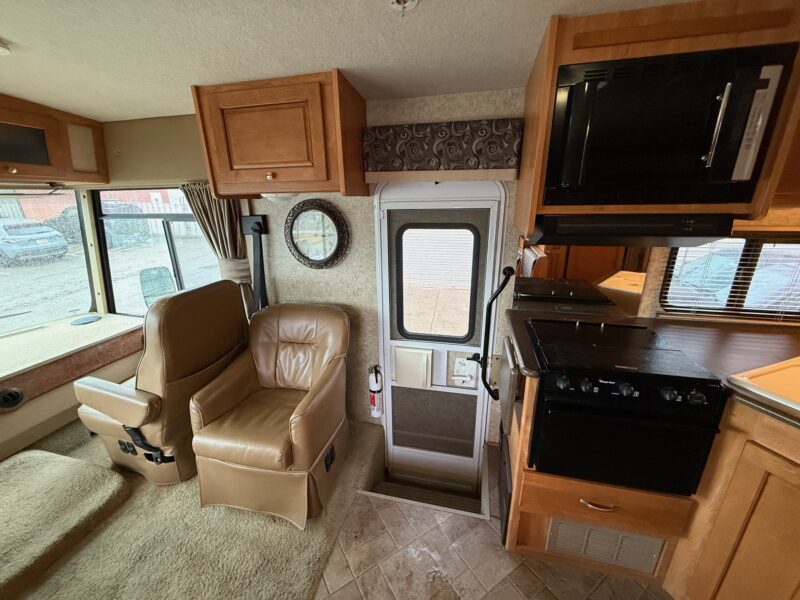 2010 Itasca Sunstar 26P With 2 Slides - Image 13