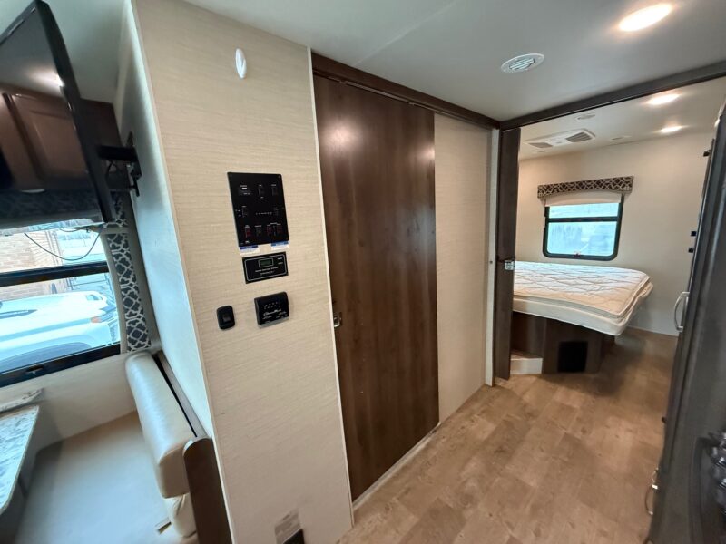 2018 Jayco Alante 29S Slide & Low Miles - Image 45