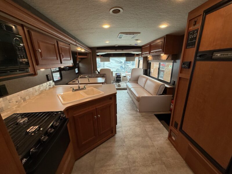 2016 Winnebago Vista 31BE Bunk's & Low Miles - Image 22