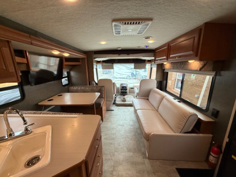 2016 Winnebago Vista 31BE Bunk's & Low Miles - Image 23