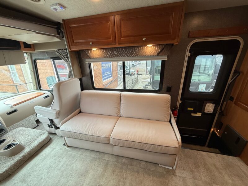 2016 Winnebago Vista 31BE Bunk's & Low Miles - Image 24