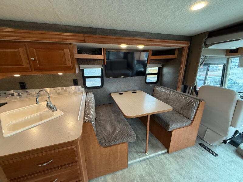 2016 Winnebago Vista 31BE Bunk's & Low Miles - Image 25