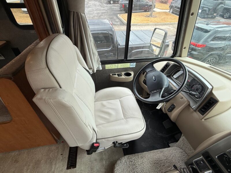 2016 Winnebago Vista 31BE Bunk's & Low Miles - Image 28