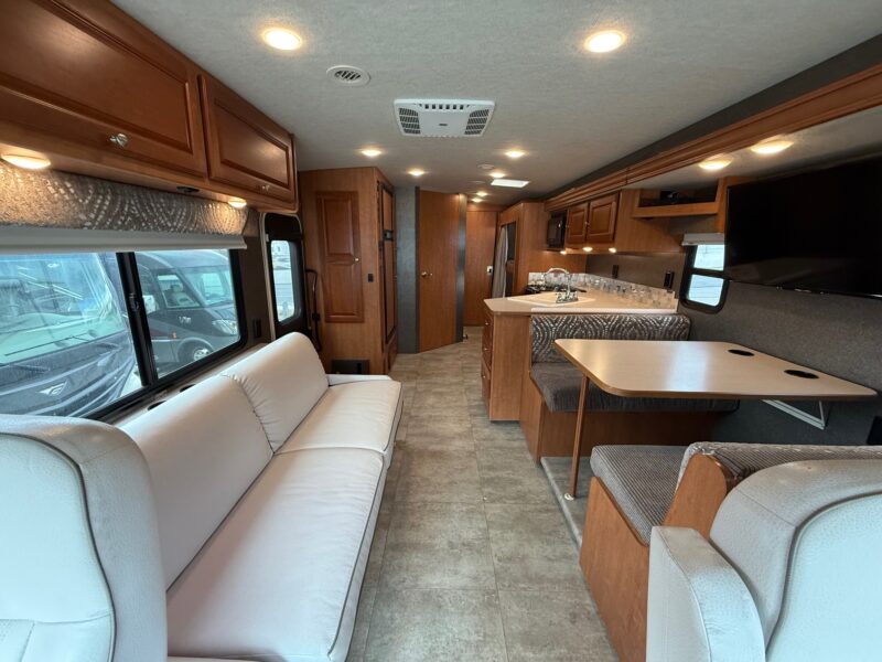 2016 Winnebago Vista 31BE Bunk's & Low Miles - Image 32