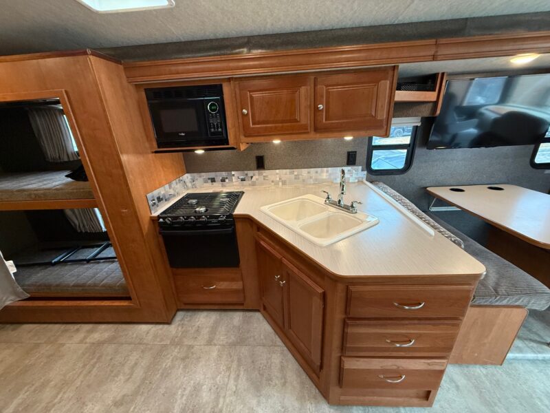 2016 Winnebago Vista 31BE Bunk's & Low Miles - Image 34