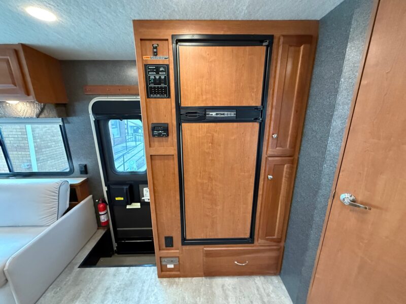 2016 Winnebago Vista 31BE Bunk's & Low Miles - Image 36