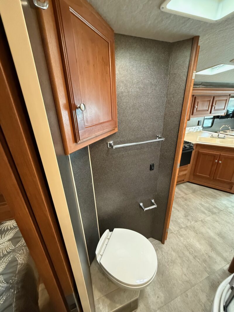 2016 Winnebago Vista 31BE Bunk's & Low Miles - Image 42