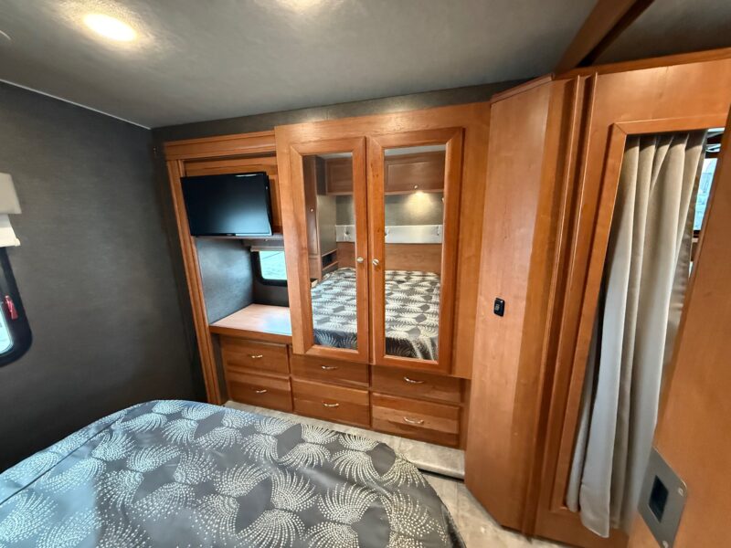 2016 Winnebago Vista 31BE Bunk's & Low Miles - Image 49