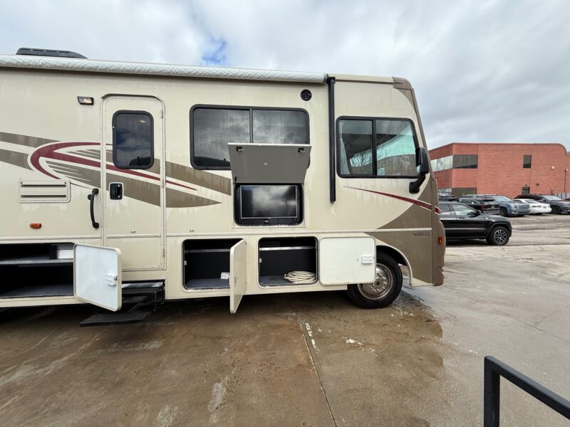 2016 Winnebago Vista 31BE Bunk's & Low Miles - Image 14