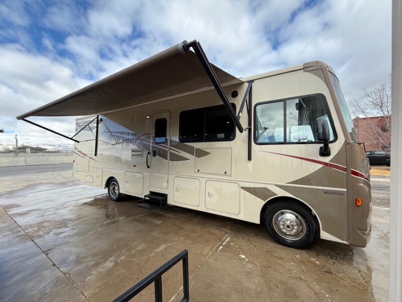 2016 Winnebago Vista 31BE Bunk's & Low Miles - Image 11