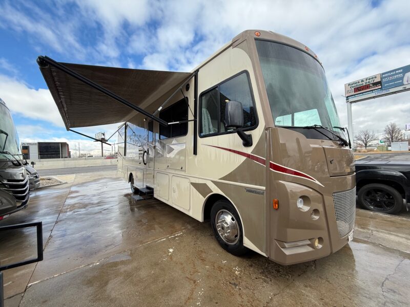 2016 Winnebago Vista 31BE Bunk's & Low Miles - Image 10