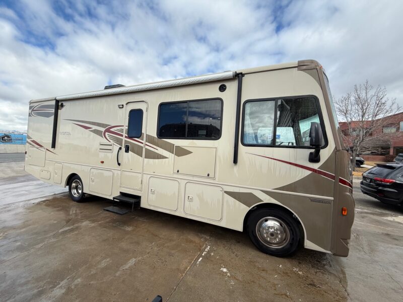 2016 Winnebago Vista 31BE Bunk's & Low Miles - Image 12