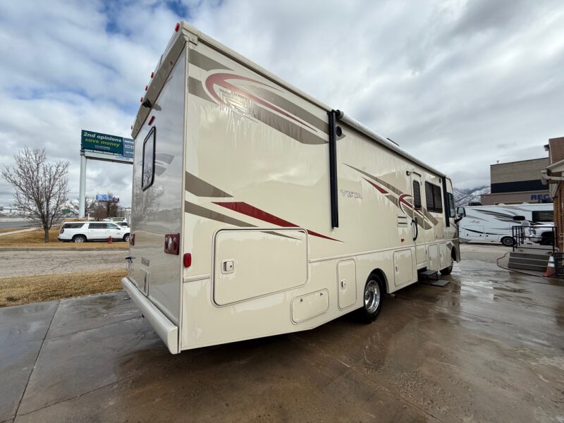 2016 Winnebago Vista 31BE Bunk's & Low Miles - Image 13