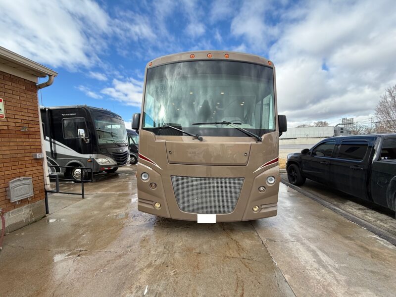 2016 Winnebago Vista 31BE Bunk's & Low Miles - Image 8