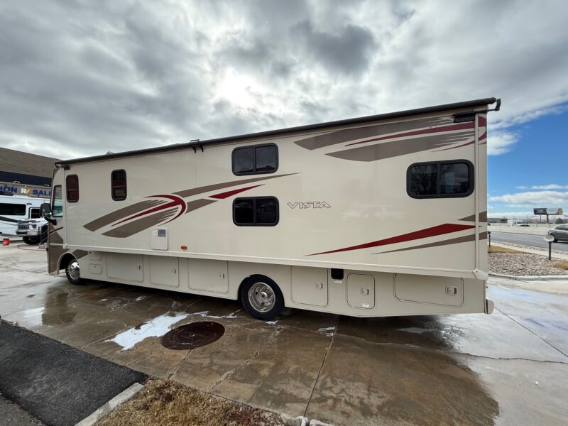 2016 Winnebago Vista 31BE Bunk's & Low Miles - Image 2