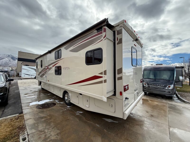 2016 Winnebago Vista 31BE Bunk's & Low Miles - Image 3