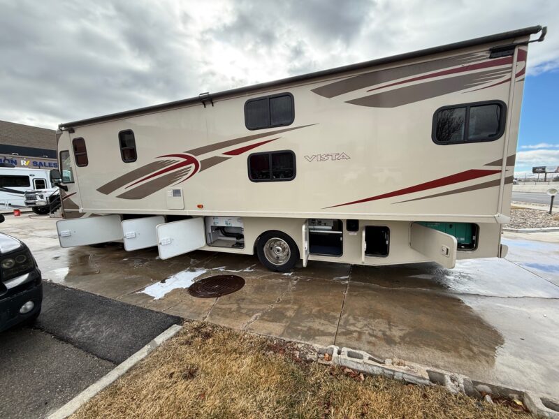 2016 Winnebago Vista 31BE Bunk's & Low Miles - Image 4