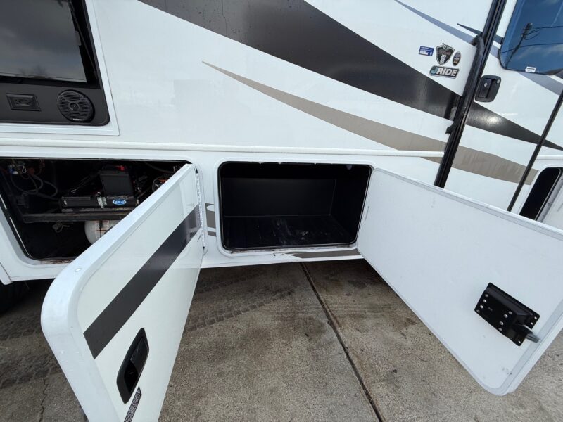 2018 Jayco Alante 29S Slide & Low Miles - Image 21