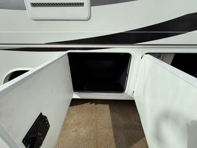 2018 Jayco Alante 29S Slide & Low Miles - Image 10