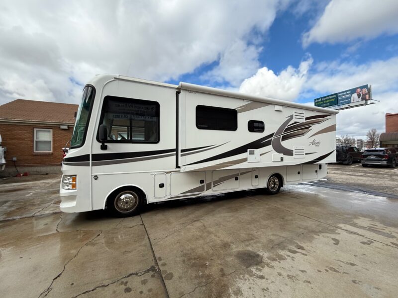 2018 Jayco Alante 29S Slide & Low Miles - Image 2