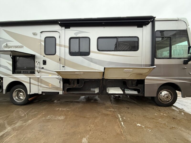 2011 Winnebago Sightseer 33C with 3 Slides - Image 7