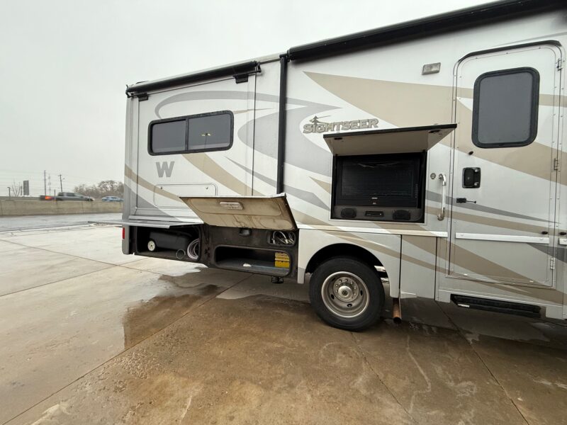 2011 Winnebago Sightseer 33C with 3 Slides - Image 8