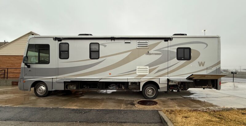 2011 Winnebago Sightseer 33C with 3 Slides - Image 14