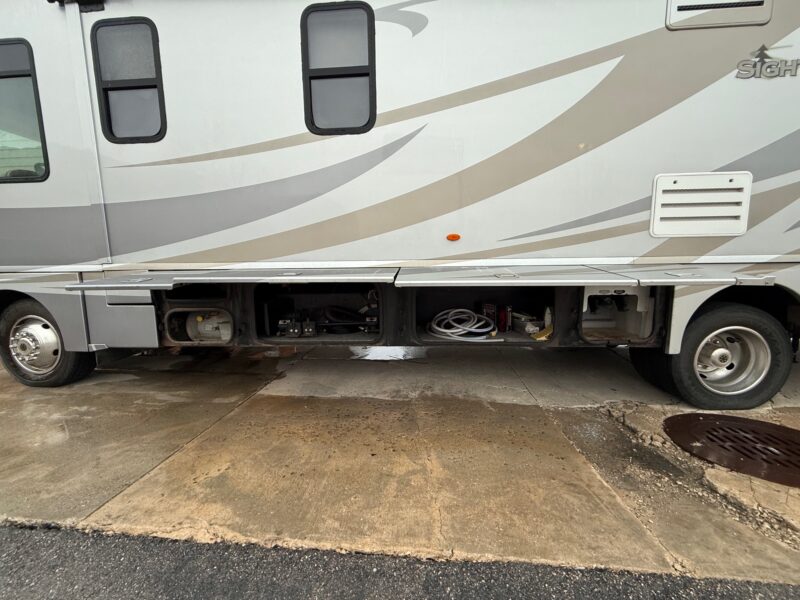 2011 Winnebago Sightseer 33C with 3 Slides - Image 15