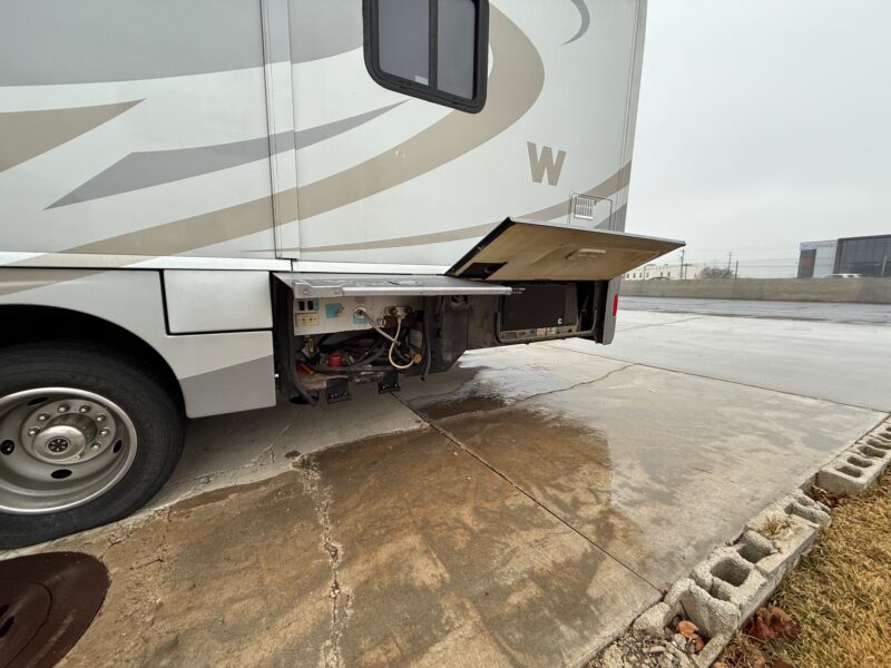 2011 Winnebago Sightseer 33C with 3 Slides - Image 16