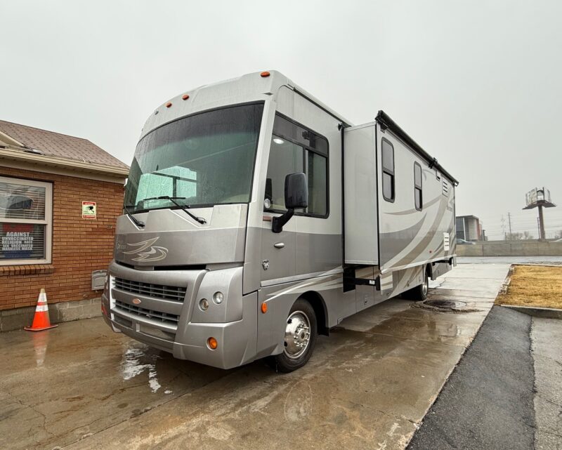 2011 Winnebago Sightseer 33C with 3 Slides - Image 11