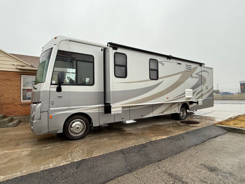 2011 Winnebago Sightseer 33C with 3 Slides - Image 12