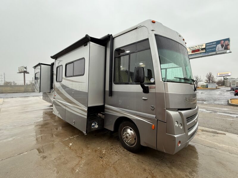 2011 Winnebago Sightseer 33C with 3 Slides