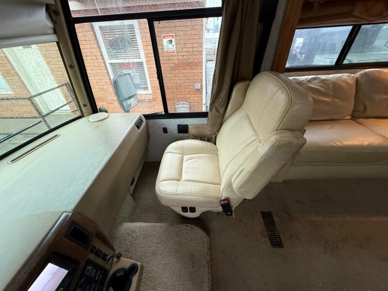 2011 Winnebago Sightseer 33C with 3 Slides - Image 30