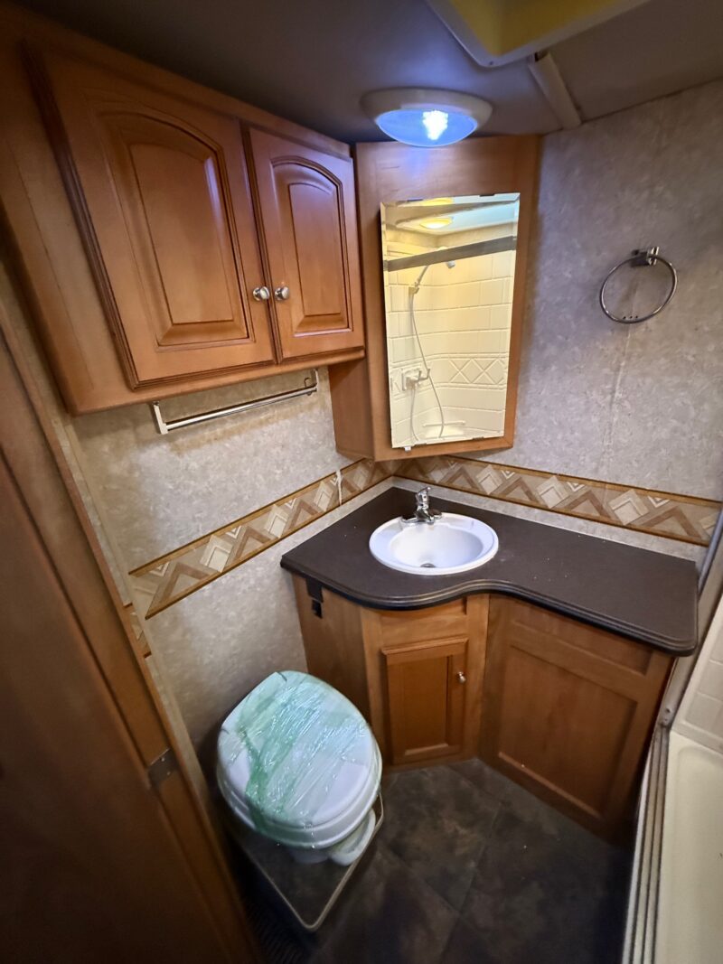 2011 Winnebago Sightseer 33C with 3 Slides - Image 39