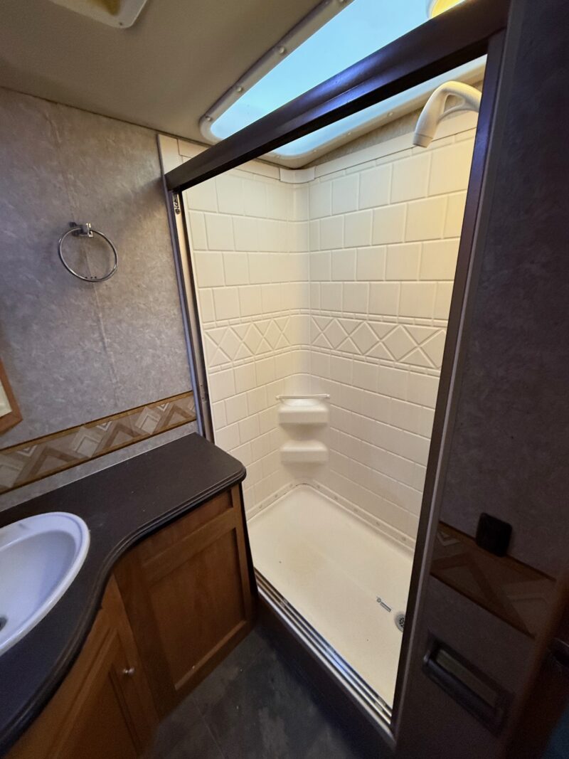 2011 Winnebago Sightseer 33C with 3 Slides - Image 40