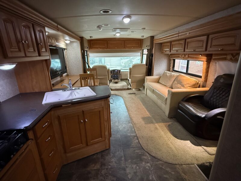 2011 Winnebago Sightseer 33C with 3 Slides - Image 20