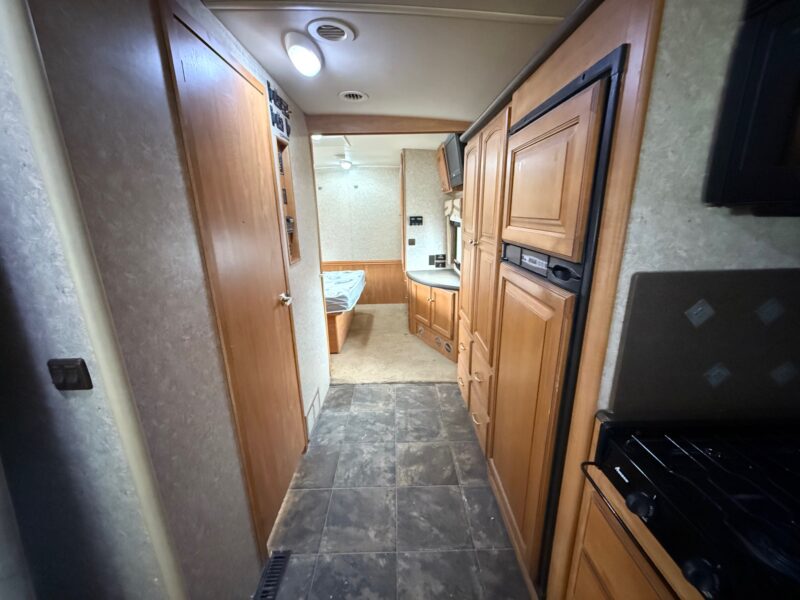 2011 Winnebago Sightseer 33C with 3 Slides - Image 37